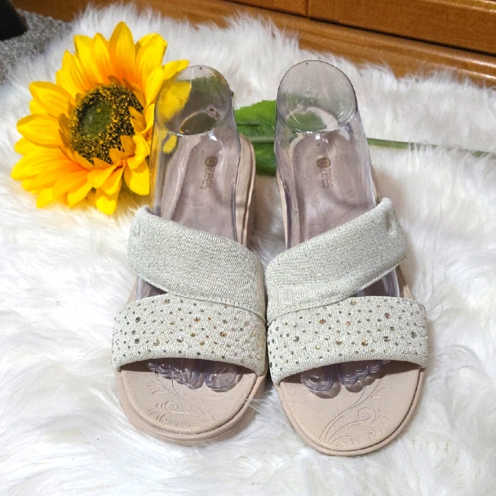 BZees Dynasty Bright Sandals